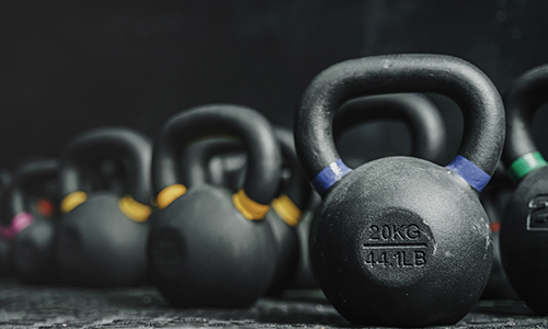 kettlebell-szemelyi-edzes-szemelyi-edzo-studioban-testzsir-csokkentes